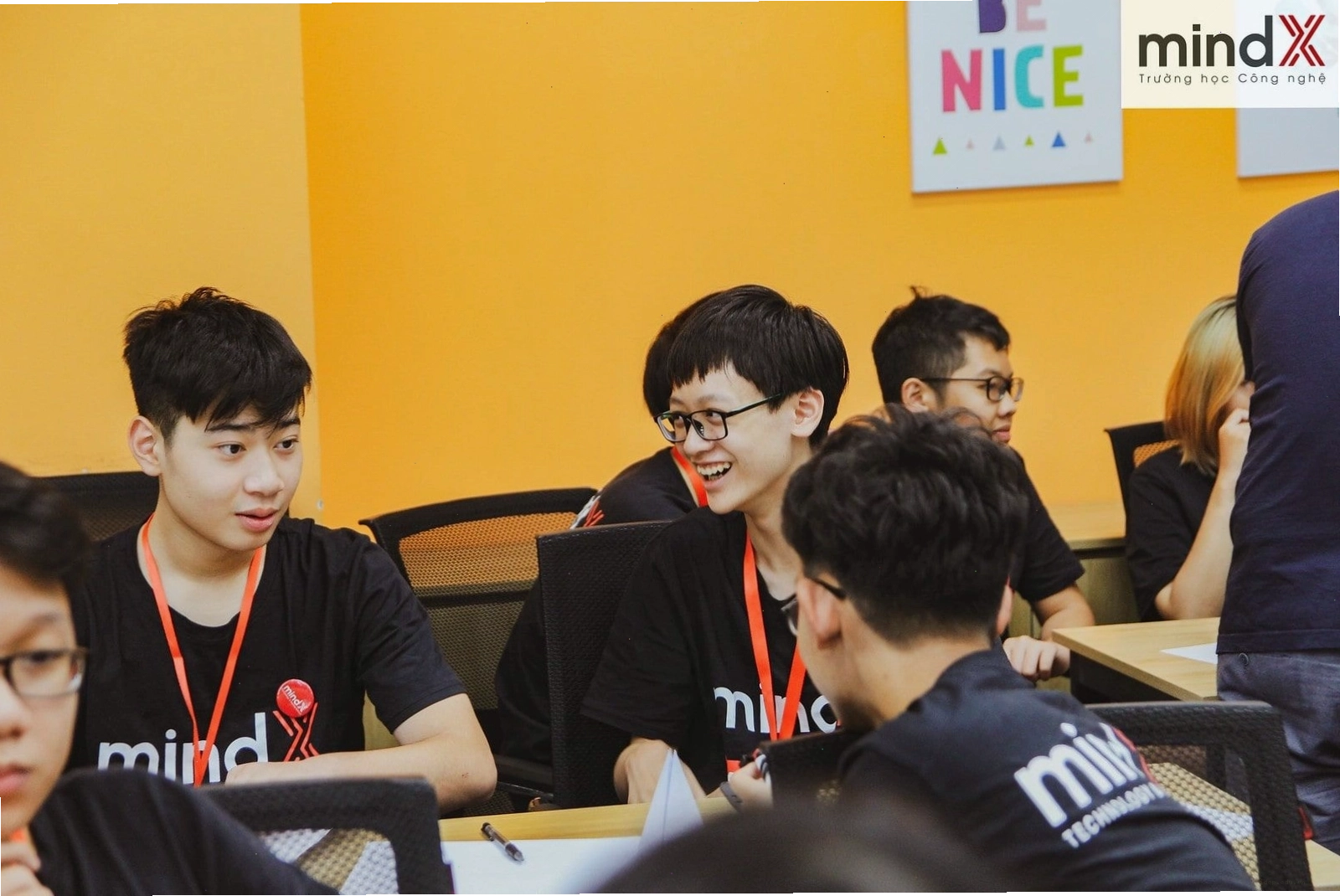 Học viên MindX Technology School đang thực hành dự án công nghệ