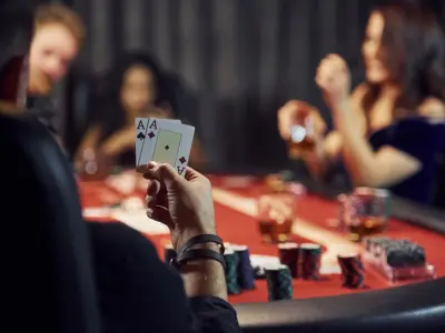 Bí kíp tố bài Poker khiến đối thủ sập bẫy thắng lớn