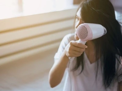 Bí quyết sấy tóc chuẩn salon giúp tóc chắc khỏe và suôn mượt
