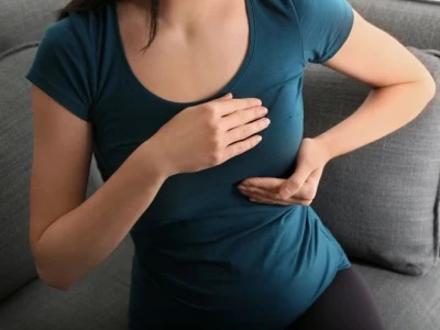 Bóp ngực có giúp vòng một to hơn không? Giải đáp thắc mắc